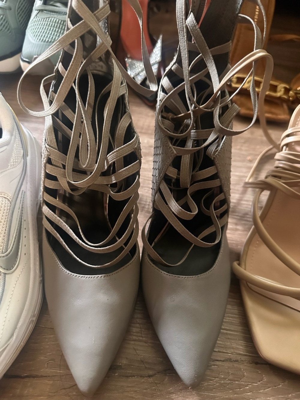 Kenneth Cole Gray Pointed-Toe Lace-Up Pumps